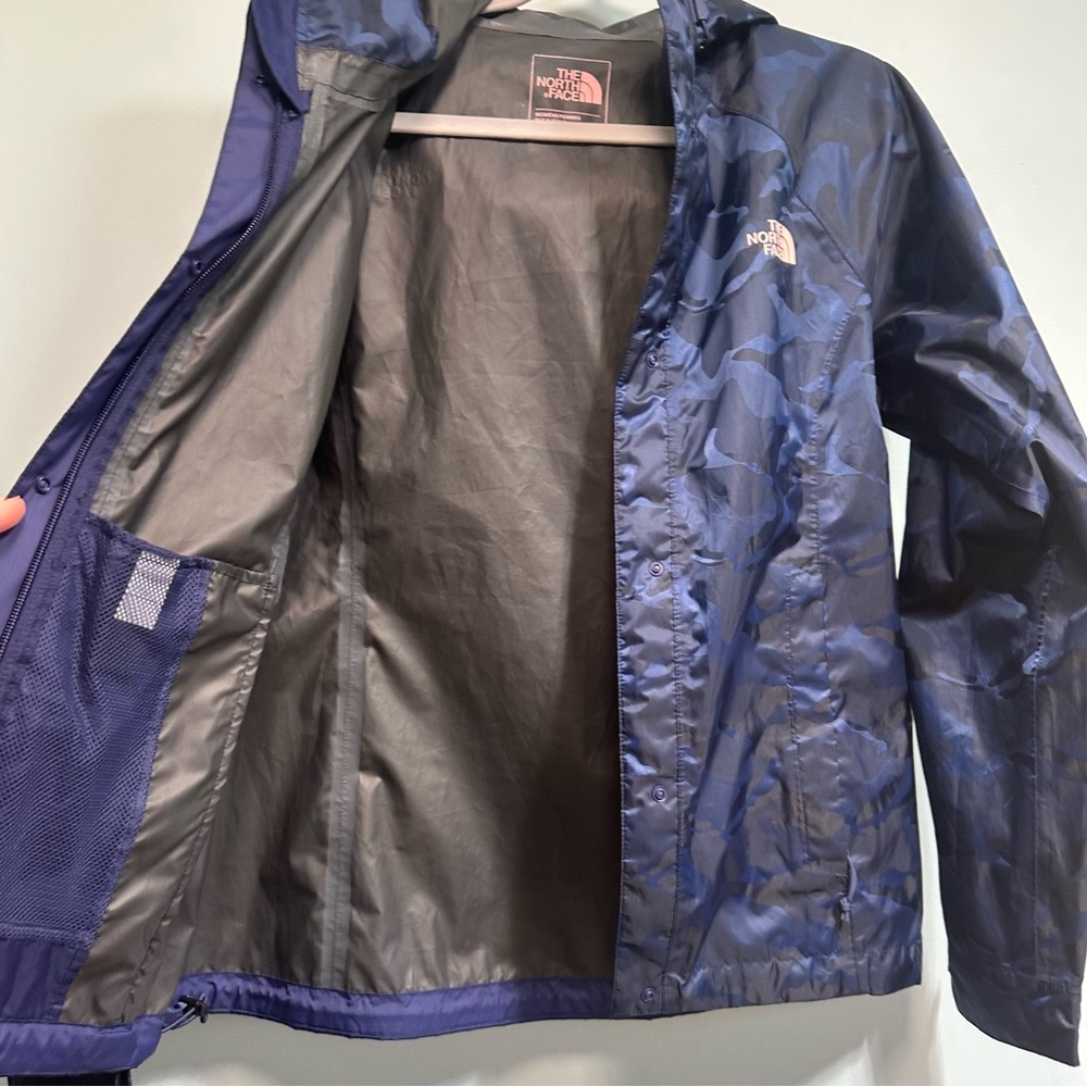 North Face Waterproof Dryvent blue camo wind breaker rain jacket, size small - Picture 7 of 12